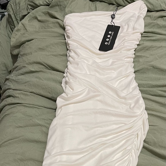 White one shoulder ruched dress size small - Picture 5 of 6